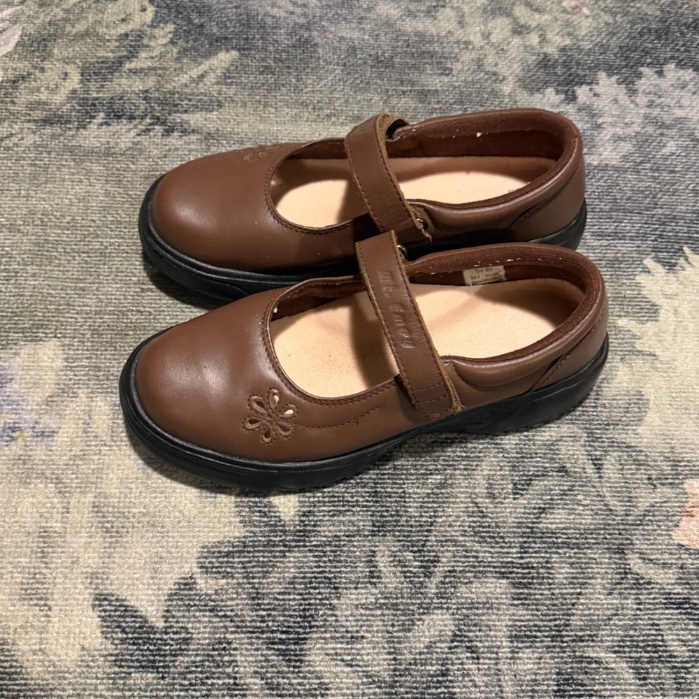 Mt. Emey 9205 brown Mary Jane School Shoes with Flower Accent size 9